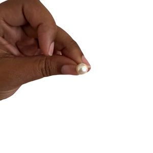 Pearl earring only for one ear